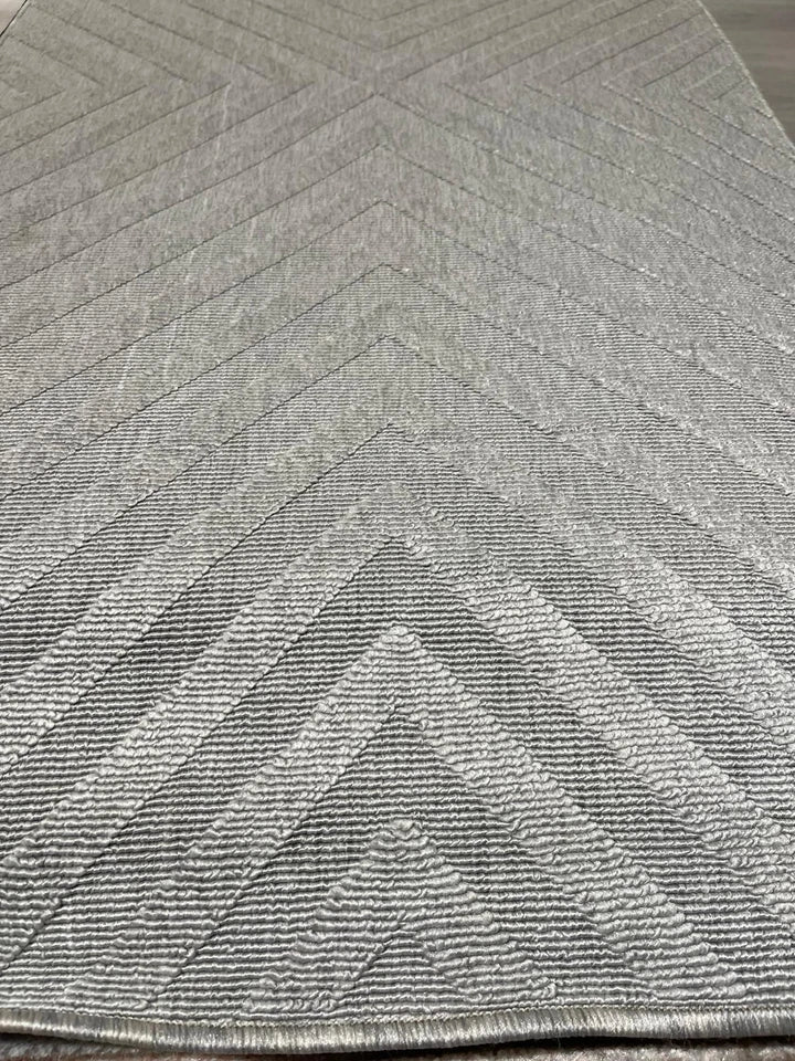 Durable Indoor/Outdoor Arrow Design Rug 80x150cm | Light Grey