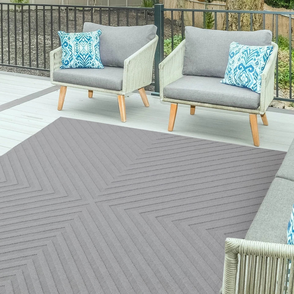 Durable Indoor/Outdoor Arrow Design Rug 80x150cm | Light Grey