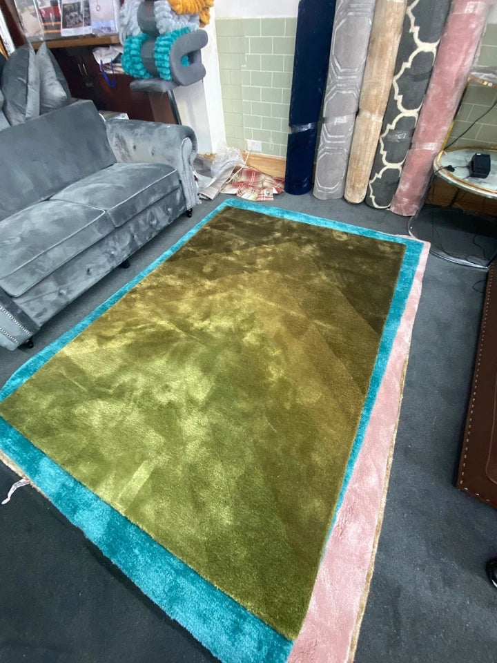 Modern Abstract Moss Green Rug 140x200cm – For Living Room & Bedroom