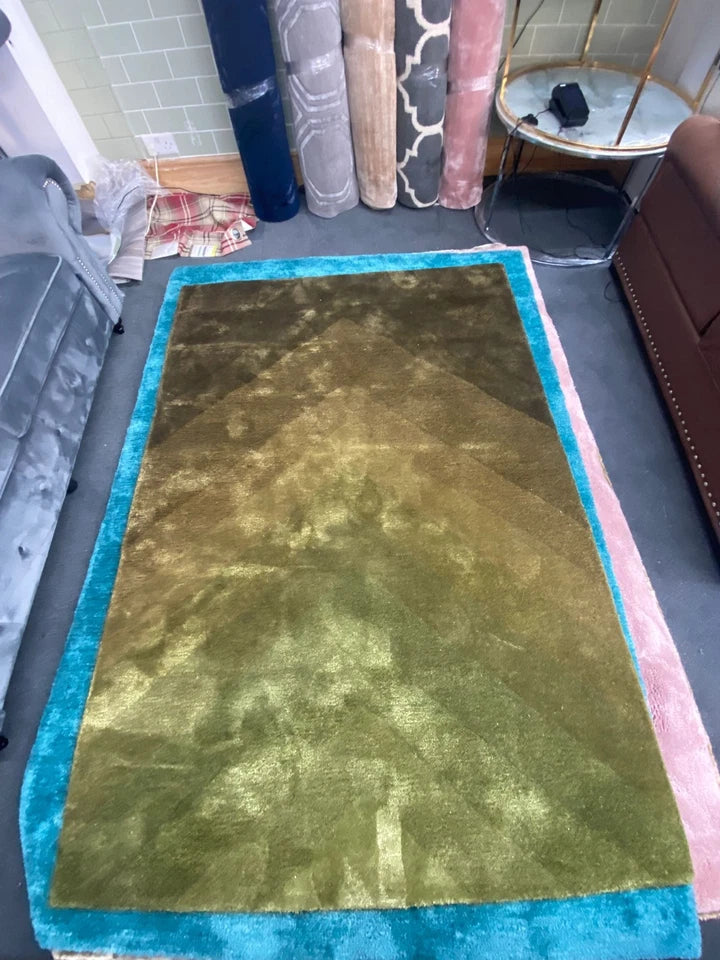 Modern Abstract Moss Green Rug 140x200cm – For Living Room & Bedroom