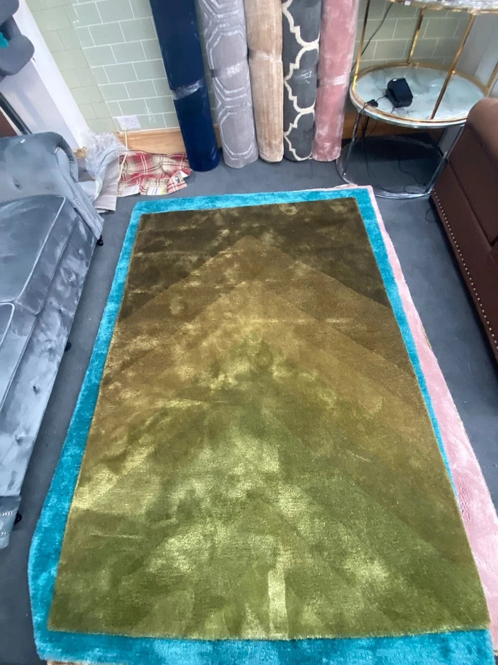 Modern Abstract Moss Green Rug 140x200cm – For Living Room & Bedroom