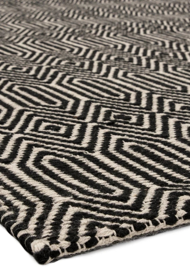 Modern Ethnic Sloan Black Rug 100x150cm – Hand Woven for Living Room & Bedroom By Home Furniture UK (RRP £200)