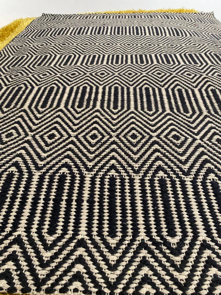 Modern Ethnic Sloan Black Rug 100x150cm – Hand Woven for Living Room & Bedroom By Home Furniture UK (RRP £200)