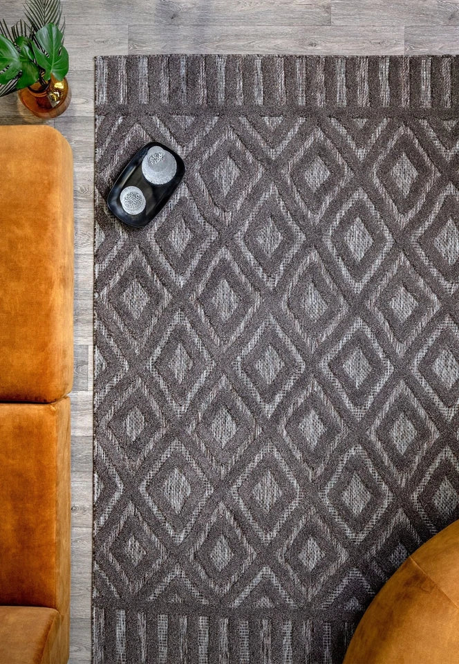 Premium Salta Indoor/Outdoor Charcoal Diamond Rug 80x150cm – Durable Modern Rug